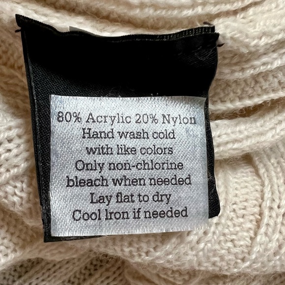 NWT Rock and Republic Medium Ribbed knit sweater - Picture 5 of 7